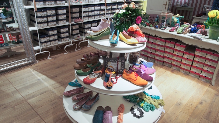 Роскошный интерьер магазина обуви Deerberg Versand в Мюнстере