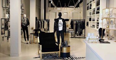 Роскошный дизайн бутика одежды LBV LIFESTYLE, навеянный любовью к чёрно-белому фото и высокой моде