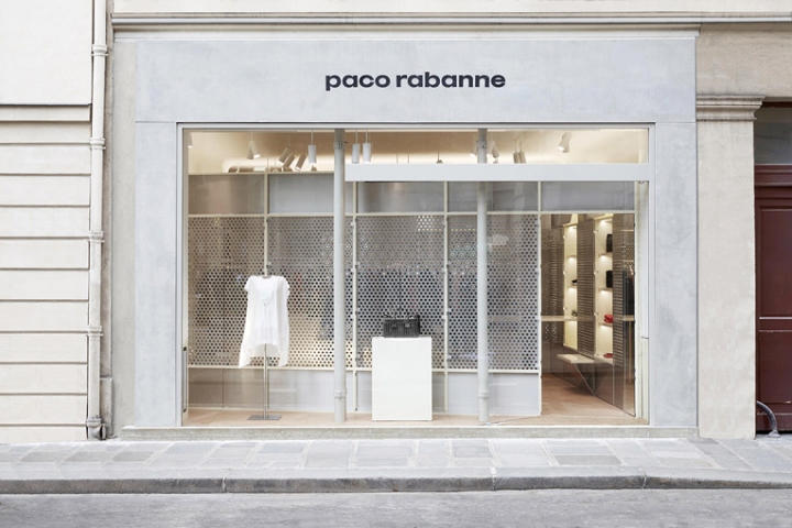 Современный дизайн бутика одежды Paco Rabanne - фасад здания
