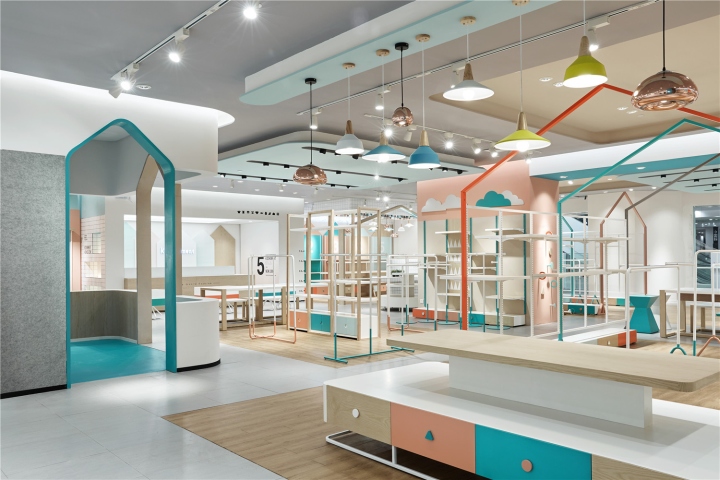 Дизайн детского магазина Kidsmoment - голубая арка