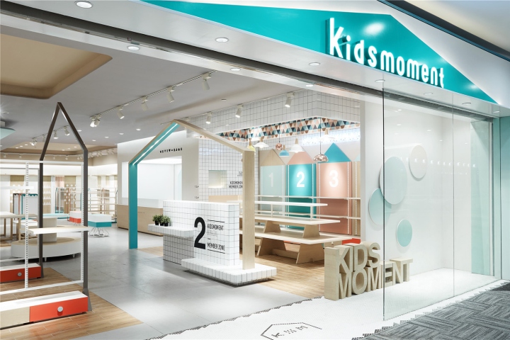 Дизайн детского магазина Kidsmoment - оформление витрины