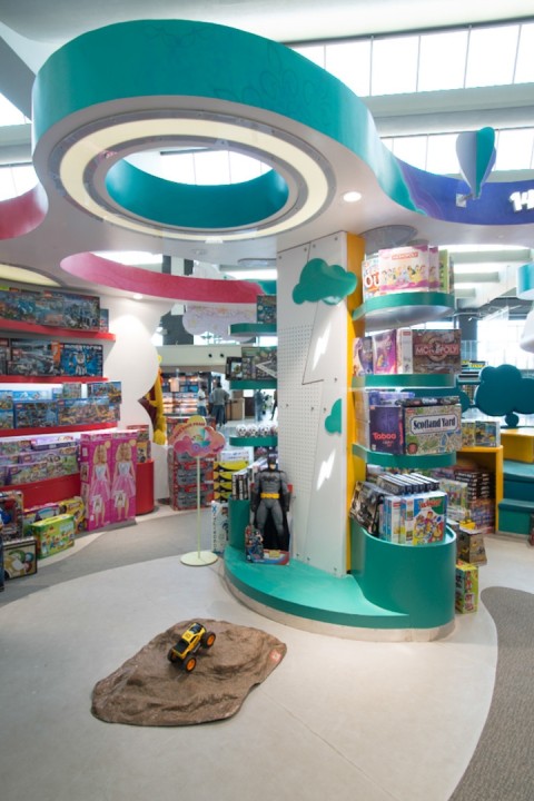 Дизайн детского магазина Swoosh - отдел бирюзового цвета