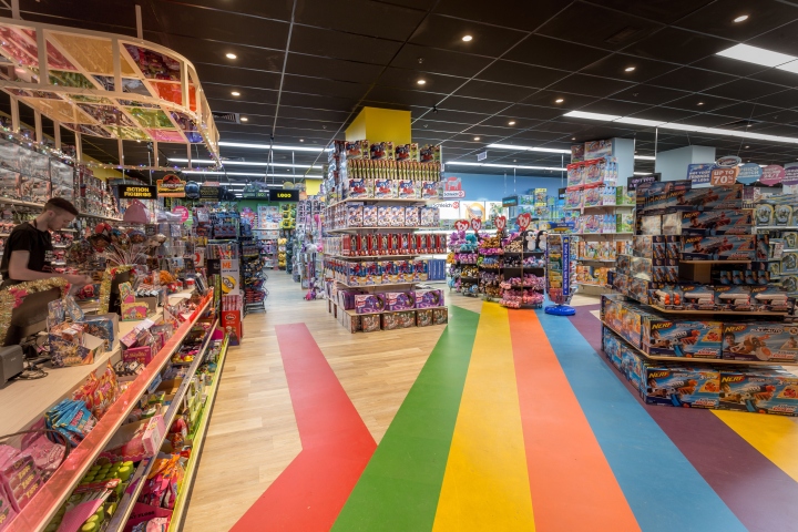 Яркий дизайн детского магазина игрушек в Сиднее: общий вид