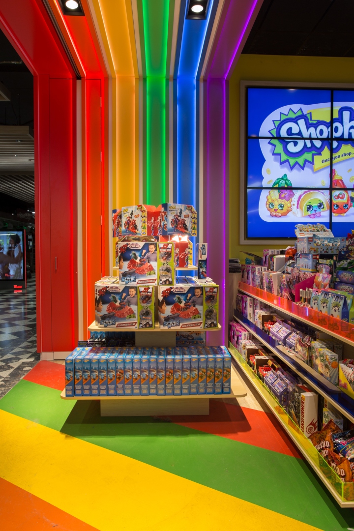 Яркий дизайн детского магазина игрушек в Сиднее: игрушки для любого возраста