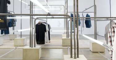 Уникальный дизайн для магазина одежды: новаторские идеи и креативный подход