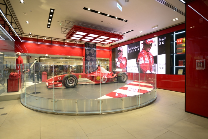 Дизайн фирменного магазина Ferrari  - фото 5