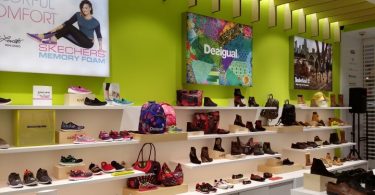Шедевр от Mostaza Design – привлекательный дизайн интерьера магазина обуви