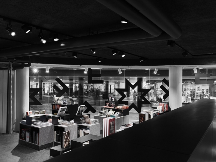 Дизайн интерьера в черно-белых тонах для магазина В Стокгольме, Швеция: тёмный цвет