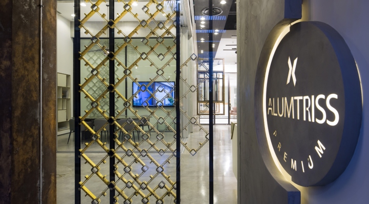 Дизайн концепция магазина Alumtriss Premium - кованая решетка у входа - фото 1