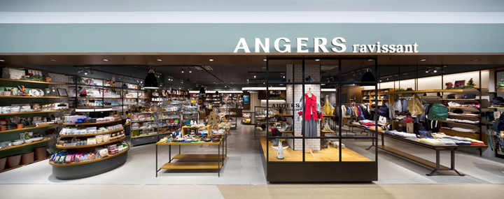 Дизайн магазина книг ANGERS ravissant в Осаке: вход в магазин. Фото 3