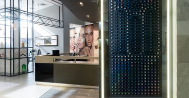 Современный дизайн магазина косметики в Израиле