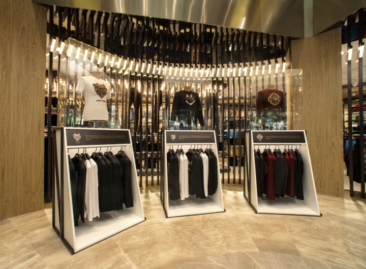 Дизайн магазина мужской одежды SEPTWOLVES - товары