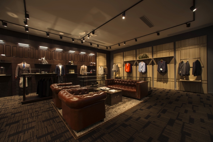 Дизайн магазина мужской одежды SEPTWOLVES - кожаная мебель