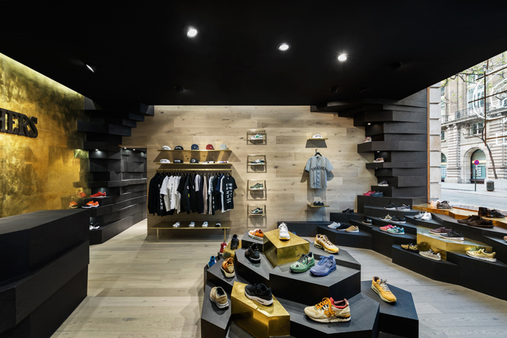 Дизайн магазина одежды и обуви Panthers