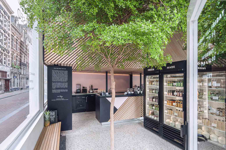 Экологичный дизайн маленького продуктового магазина