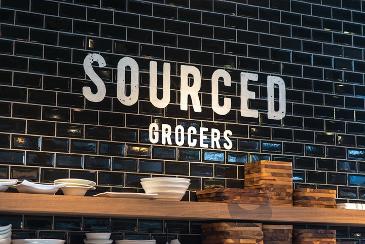 Дизайн продуктового магазина Sourced Grocers в Таиланде: логотип