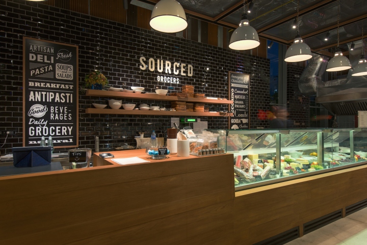 Дизайн продуктового магазина Sourced Grocers в Таиланде: кассовая зона