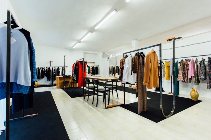 Дизайн салона одежды Spazio Di в Италии - общий вид