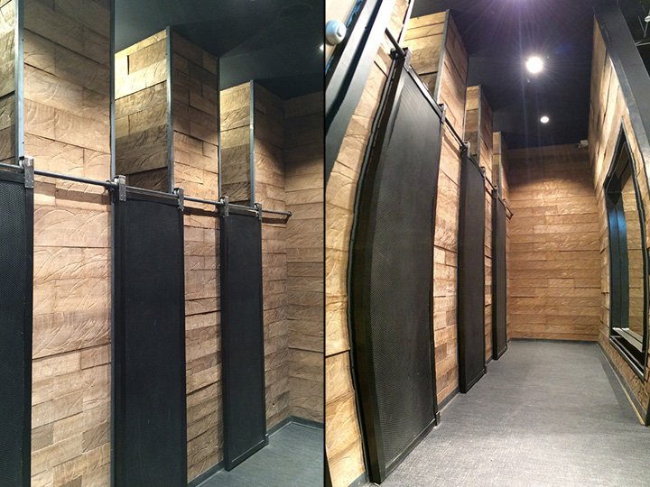 Чёрные раздвижные двери в интерьере примерочных магазина