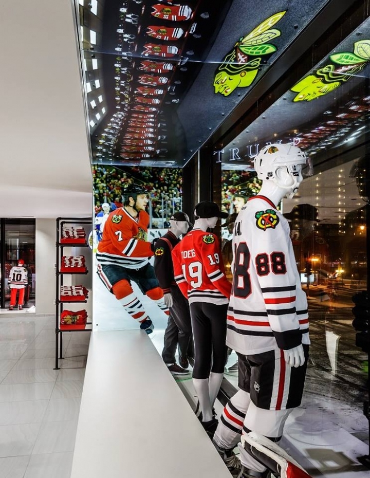 Дизайн спортивного магазина Чикаго Блэкхокс в США: дизайн манекенов