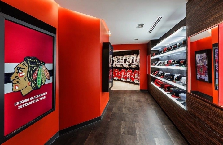 Дизайн спортивного магазина Чикаго Блэкхокс в США: смешение цветов