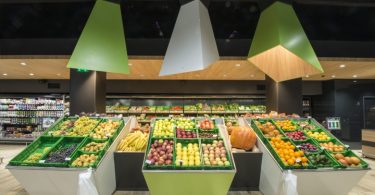 Эффективный дизайн супермаркета VMV, сочетающий в себе зрелищную геометрию и сбалансированную палитру