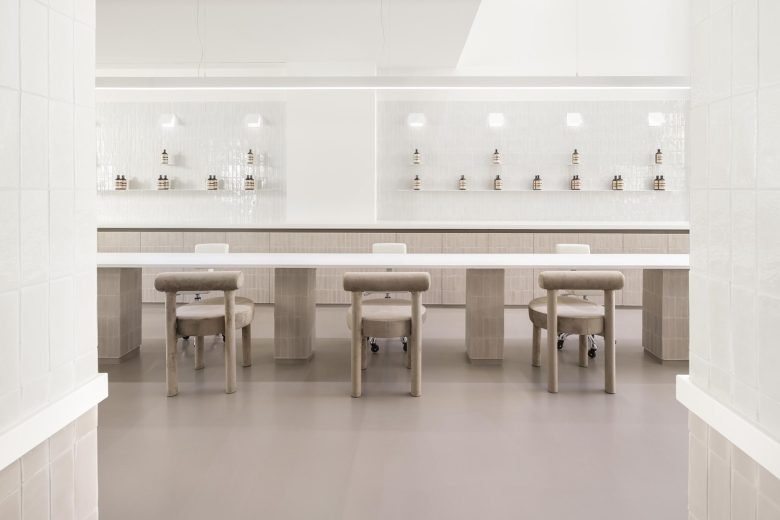 длинный стол для мастеров Vedalia Salon