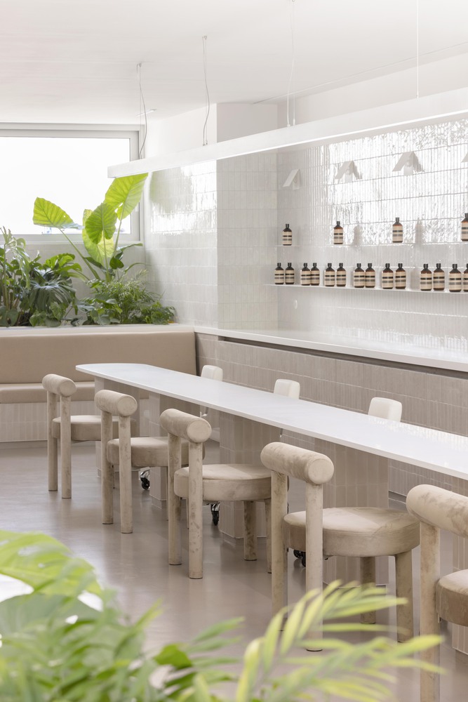 длинный стол для мастеров Vedalia Salon