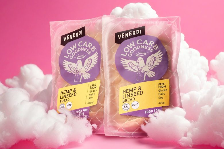 две пачки Venerdi на фоне розовом