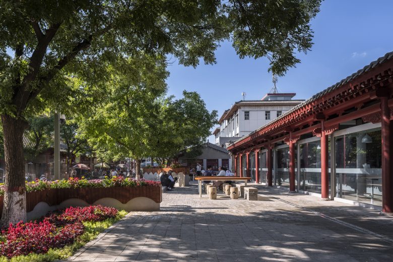 дворик с растительностью courtyard house by Tumushi Architects