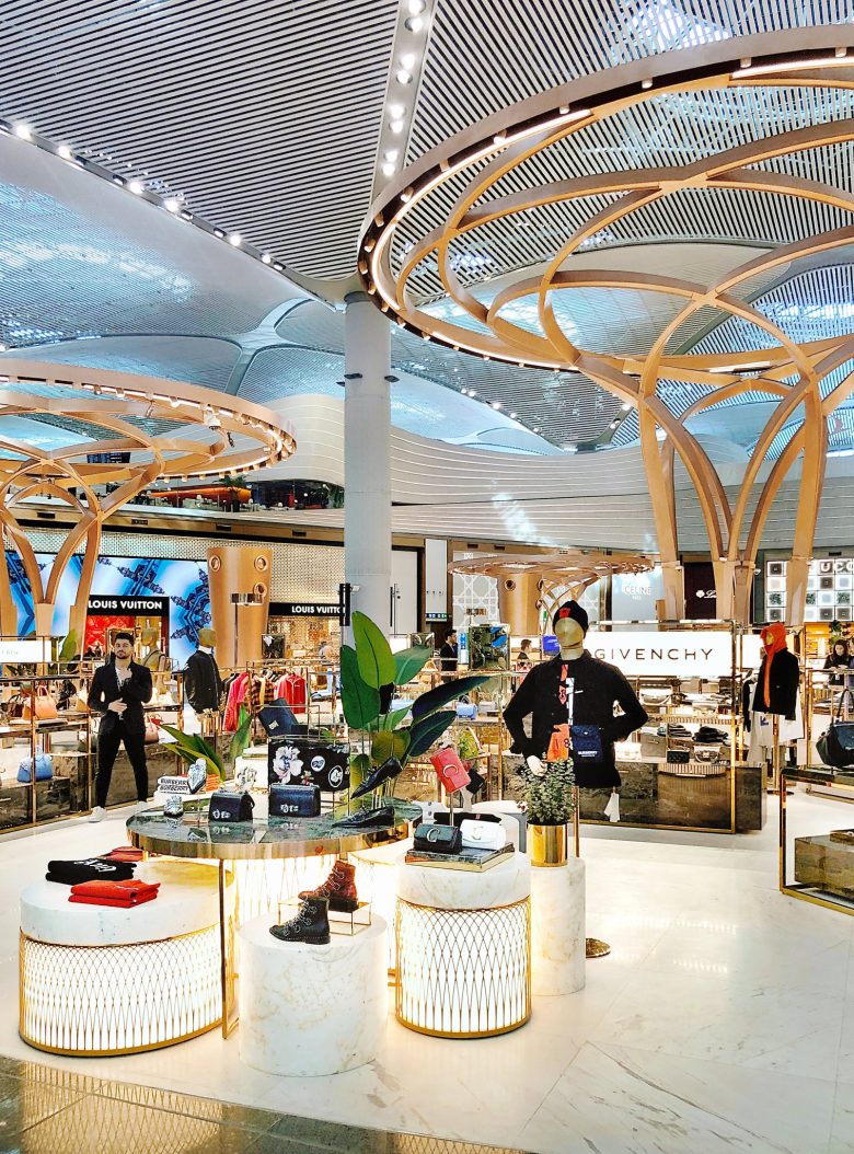 эксклюзивная обувь и сумки LUXURY SQUARE NEW INTERNATIONAL AIRPORT ISTANBUL