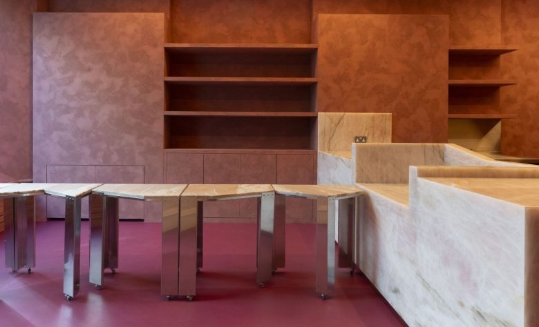 фигурные столы и витрины из камня Ibraaz Art Space