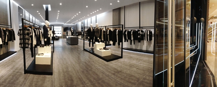 Интерьер фирменного магазина мужской одежды бренда KALTENDIN. Фото 1