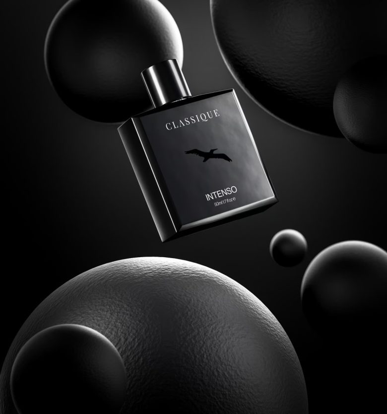 флакон Classique Fragrance на фоне