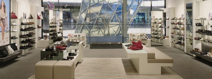 Чудесный внутренний дизайн бутика женской элитной обуви Gabor stores в Германии