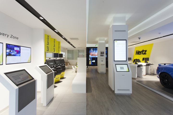 Салон магазина Hertz в Лондоне, визуально разделенный на две половинки