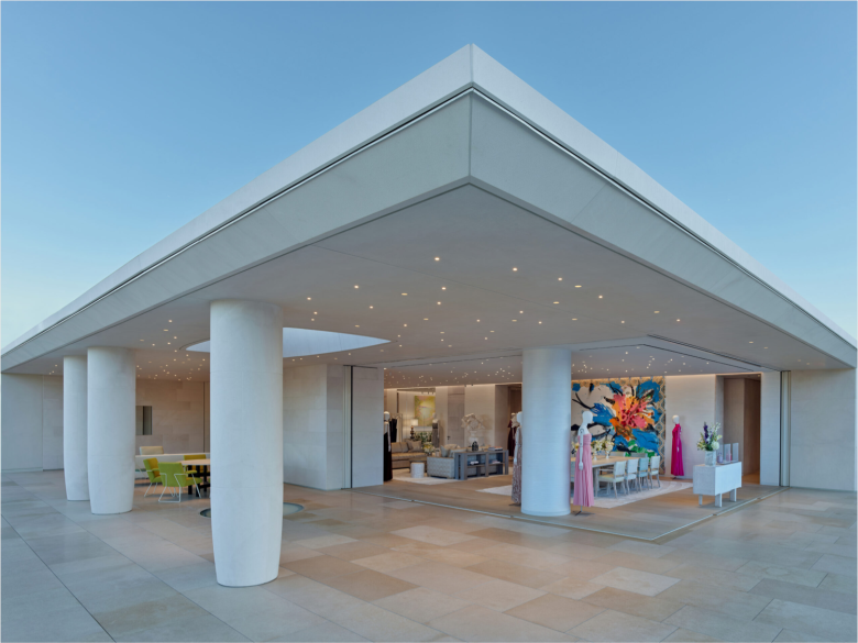 холл с колоннами Dior