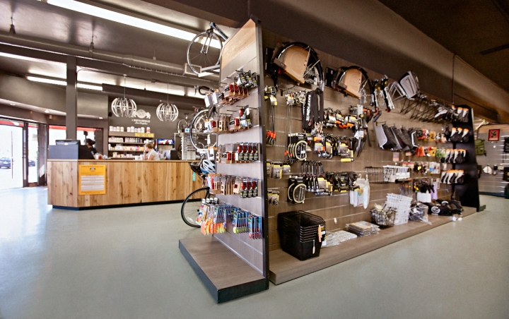 Магазин велосипедов и спортивных принадлежностей I.Martin в Калифорнии