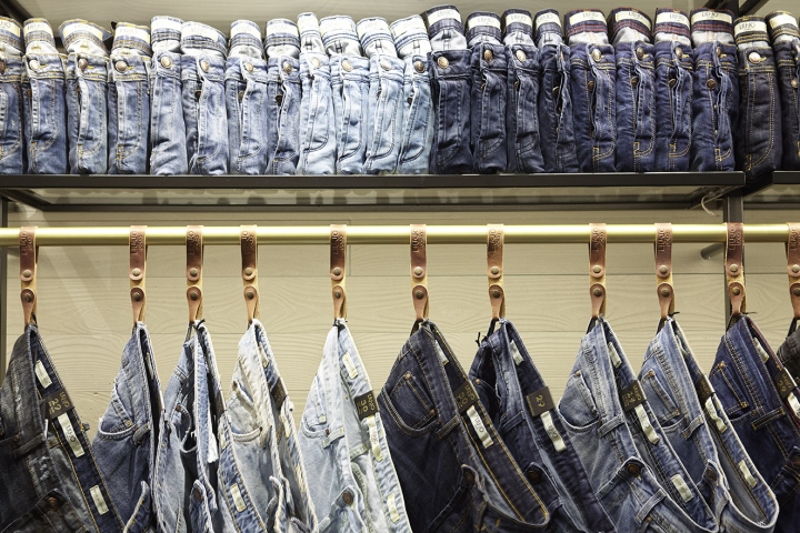 Коллекция джинсовой одежды в магазине Liu Jo