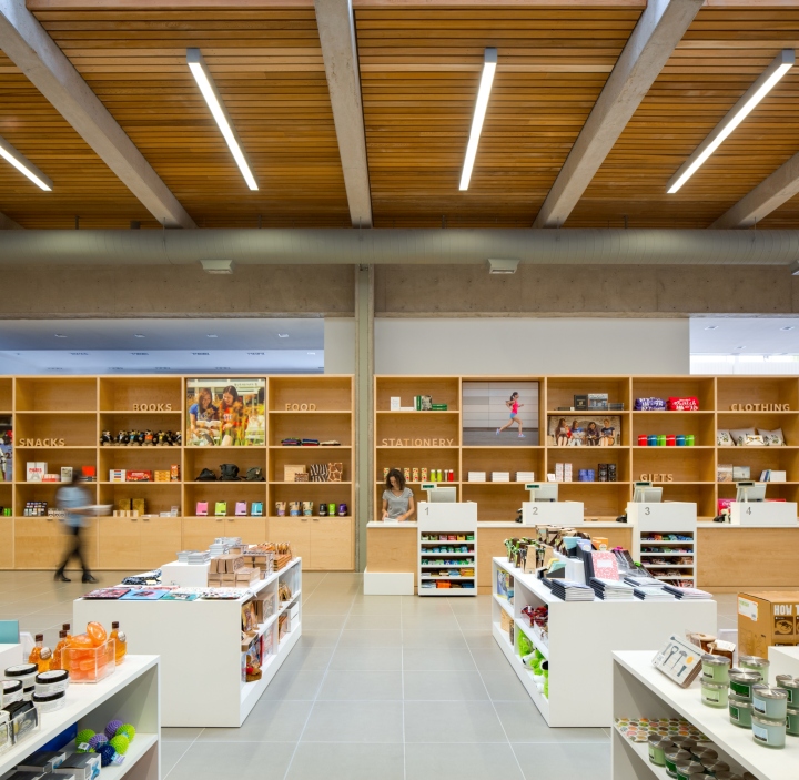 Интерьер книжного магазина в Ванкувере: торговый зал