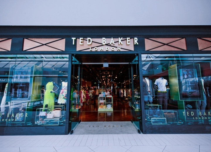 Интерьер магазина модной одежды Ted Baker в Оттаве, Канада. Фото 5