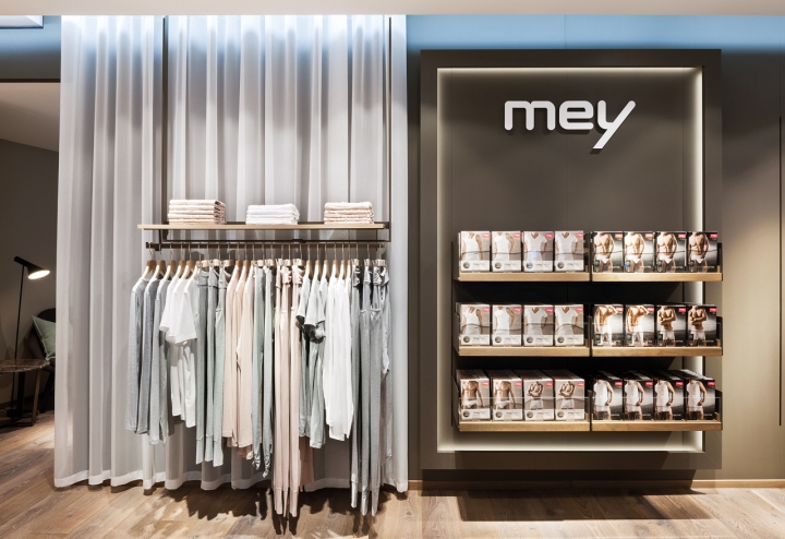 Интерьер магазина нижнего белья Mey - логотип и продукция