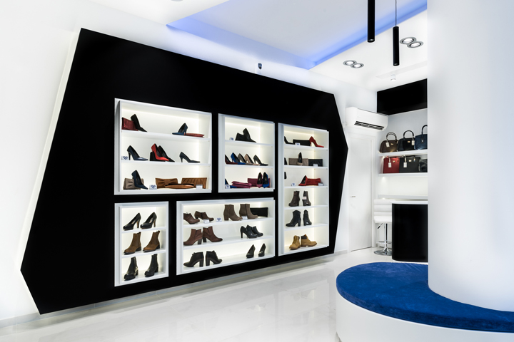 Интерьер магазина обуви, фото элегантного дизайна из Греции
