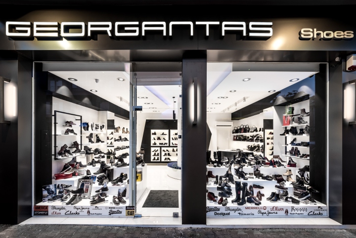Интерьер магазина обуви, фото элегантного дизайна из Греции: великолепный дизайн