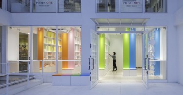 Красочный японский интерьер магазина товаров для дома от Emmanuelle Moureaux