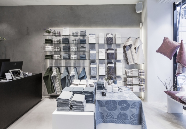 Интерьер в серой гамме в магазине в Дании: полотенца на продажу