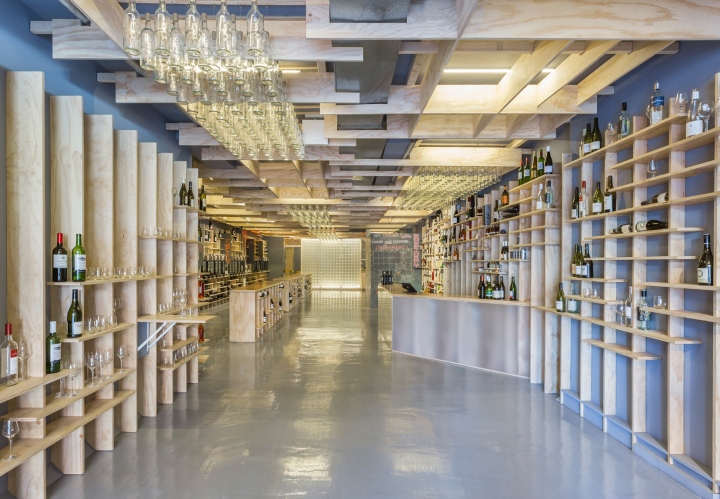Интерьер винного магазина в США - органичное сочетание света и красок