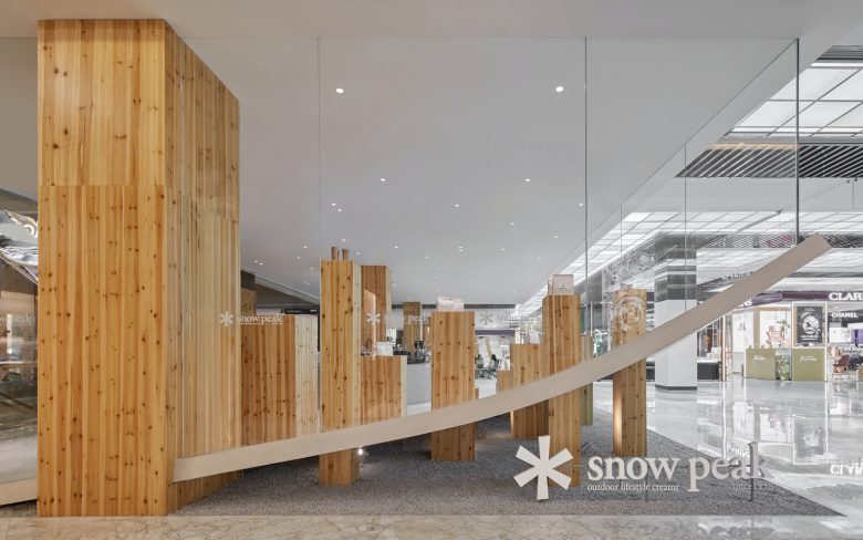 изогнутые витрины Snow Peak