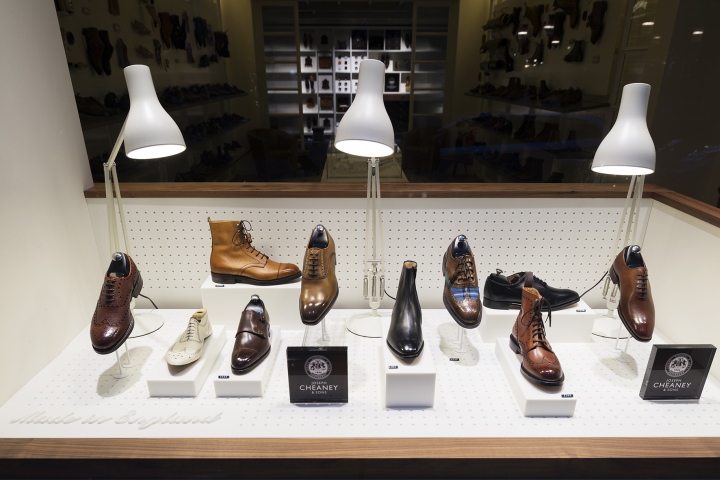Бесподобный внутренний дизайн магазина обуви Joseph Cheaney в Лондоне