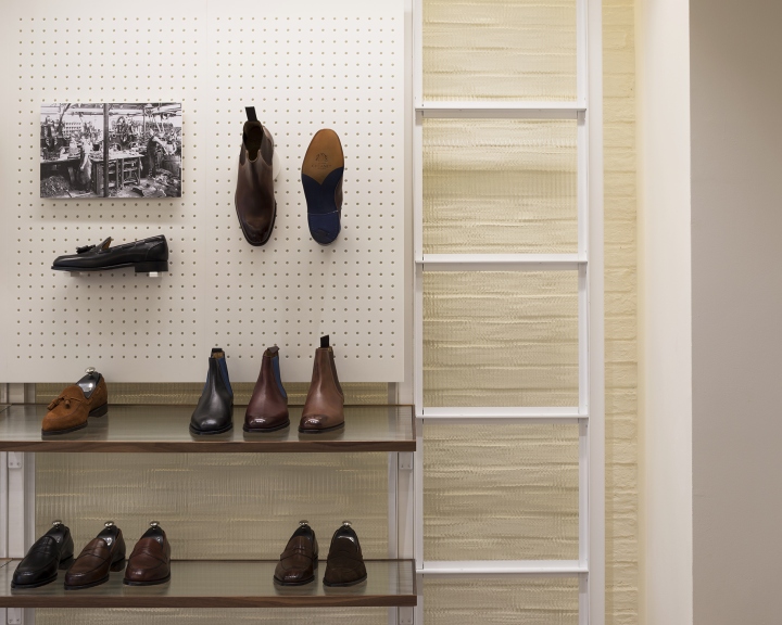 Необычный внутренний дизайн магазина обуви Joseph Cheaney в Лондоне